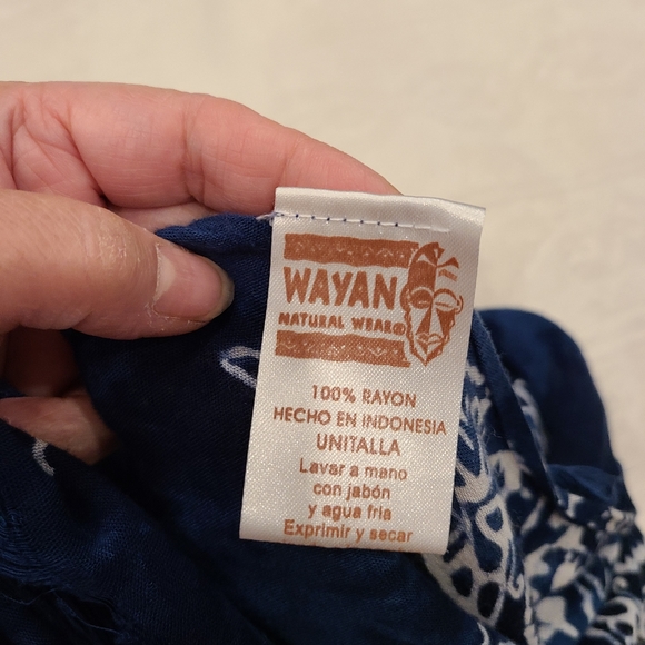 Wayan natural wear scarf and blanket - Picture 4 of 5